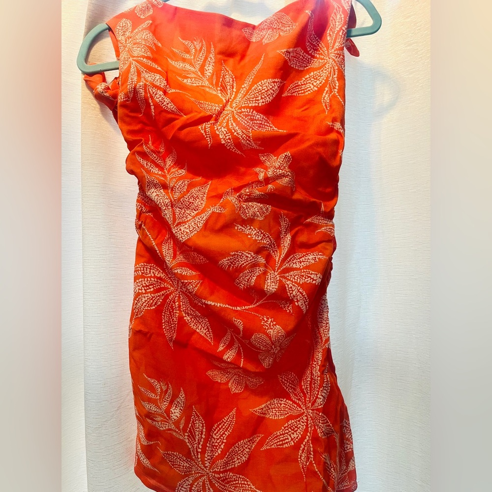 NEW WITH TAGS!!
Tropical mini dress never worn before. Size US 6.